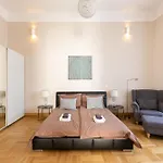 Bakats Ter Apartment With Balcony Overlooking Church Square