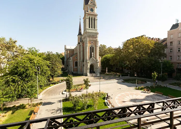 Bakats Ter Apartment With Balcony Overlooking Church Square