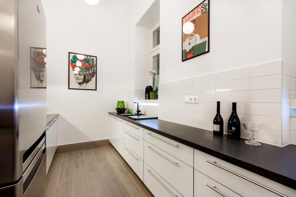 Apartment Bakats Ter With Balcony Overlooking Church Square *