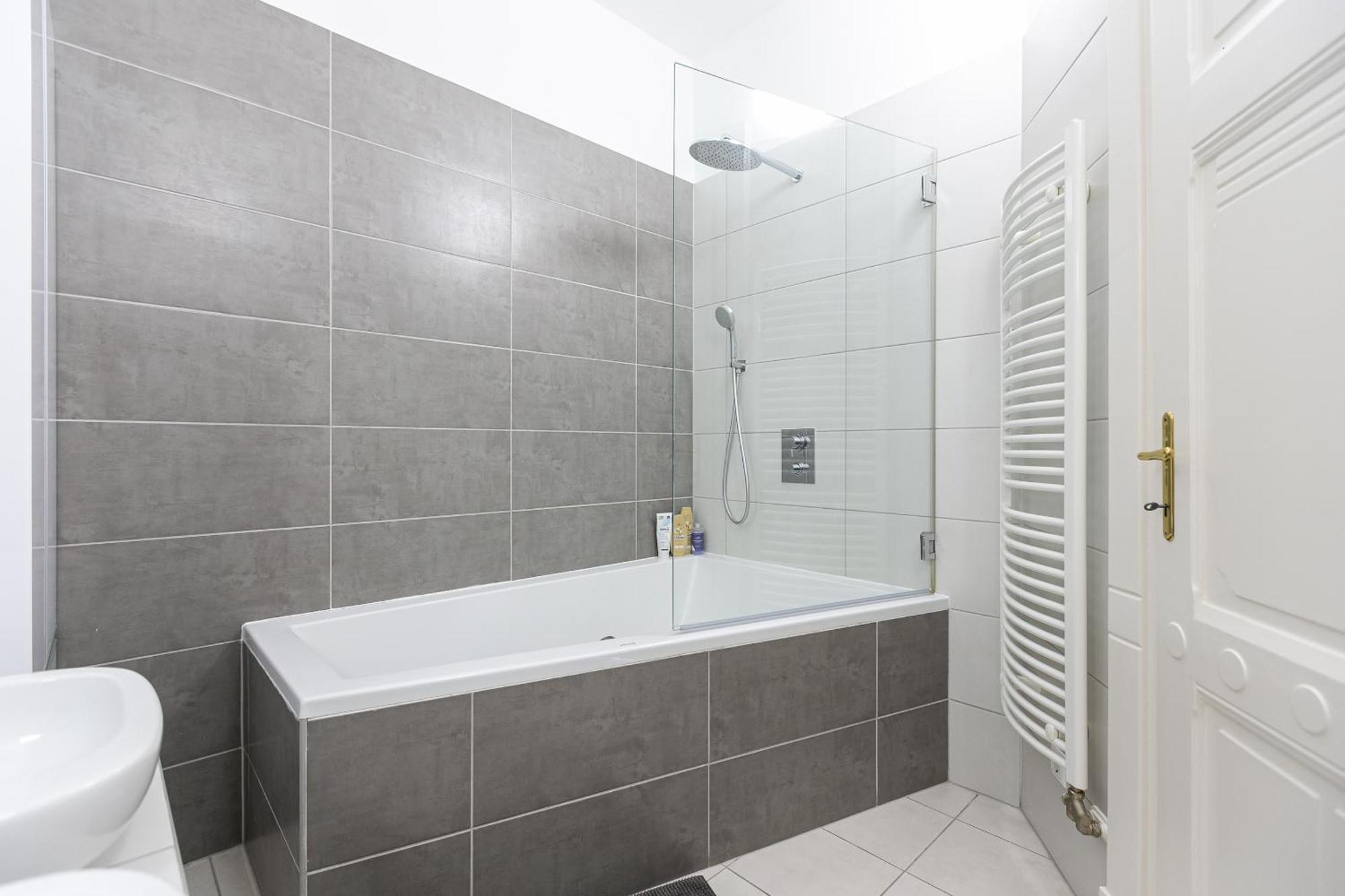 Bakats Ter With Balcony Overlooking Church Square Apartment Budapest