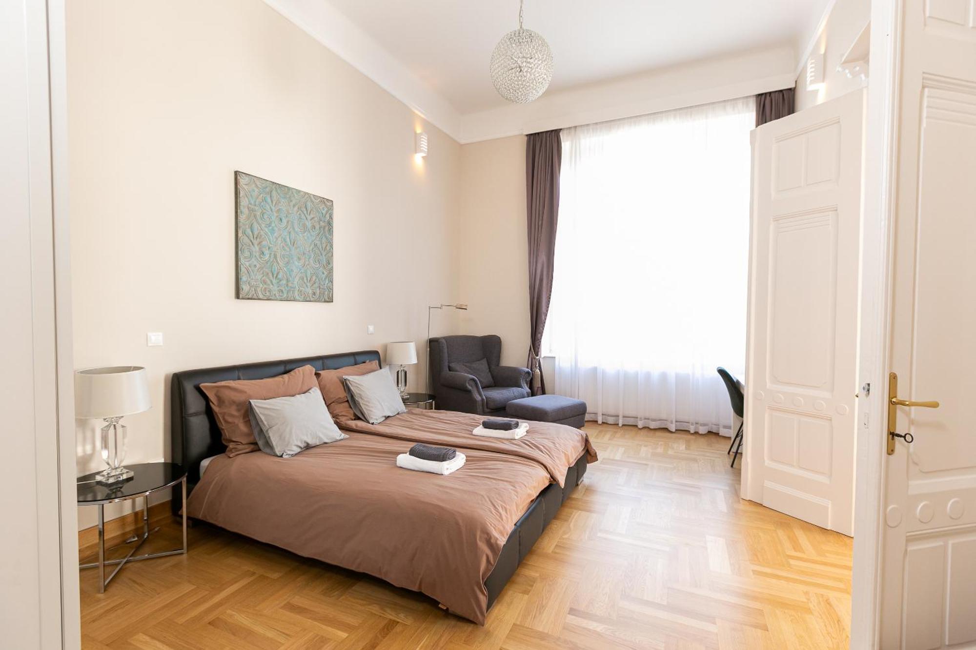 Bakats Ter With Balcony Overlooking Church Square Apartment