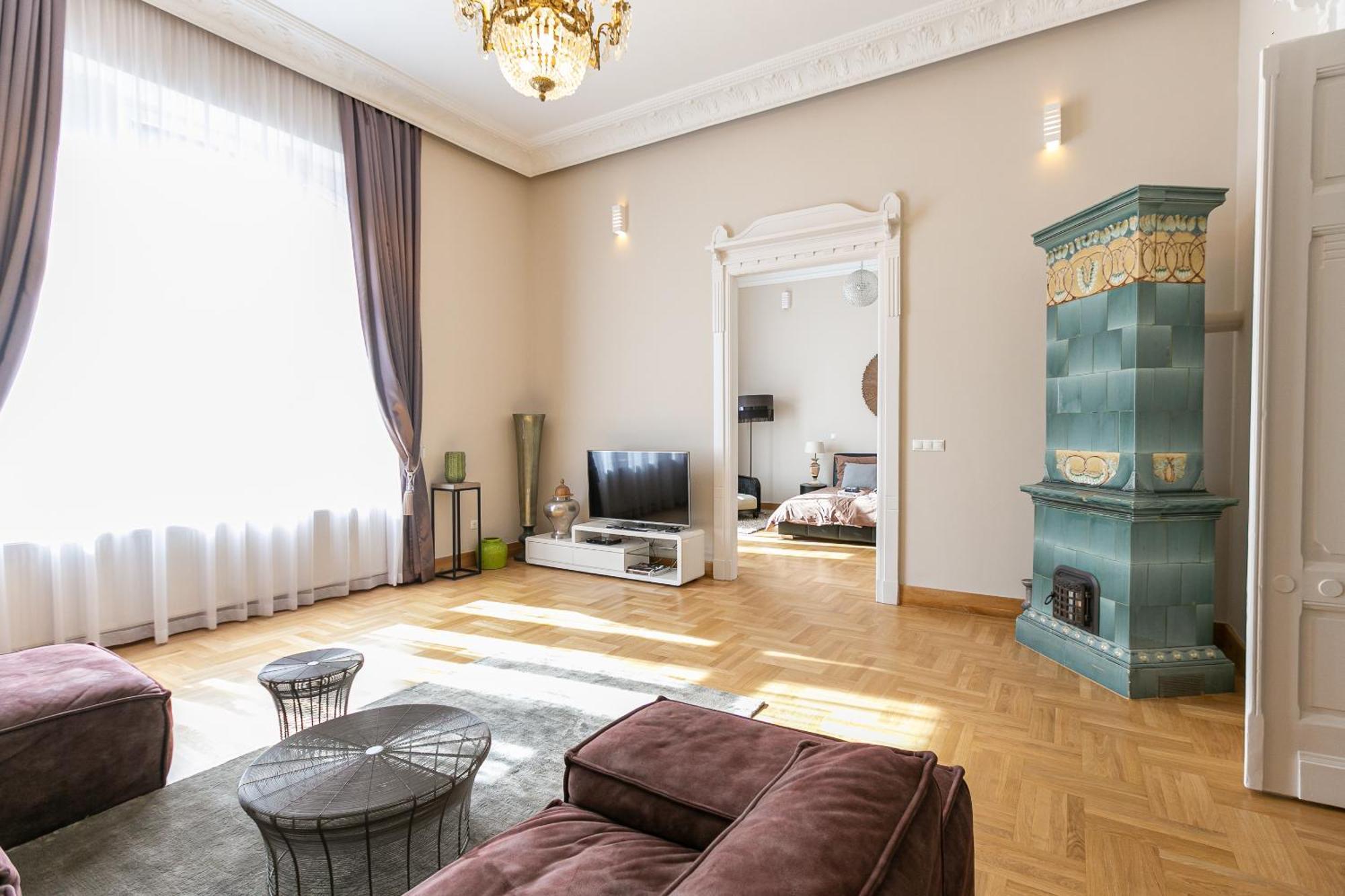 Bakats Ter With Balcony Overlooking Church Square Apartment