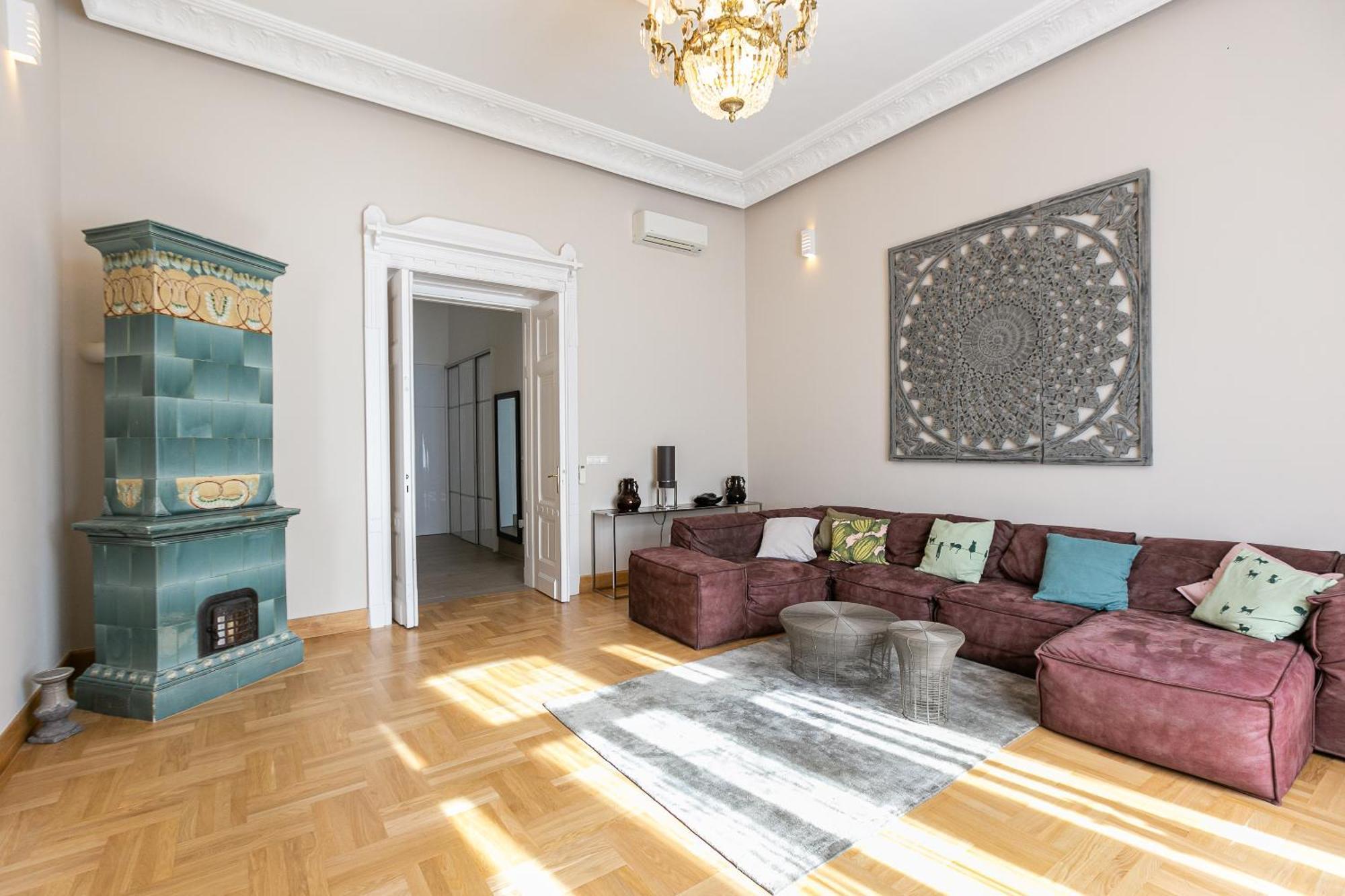 Apartment Bakats Ter With Balcony Overlooking Church Square