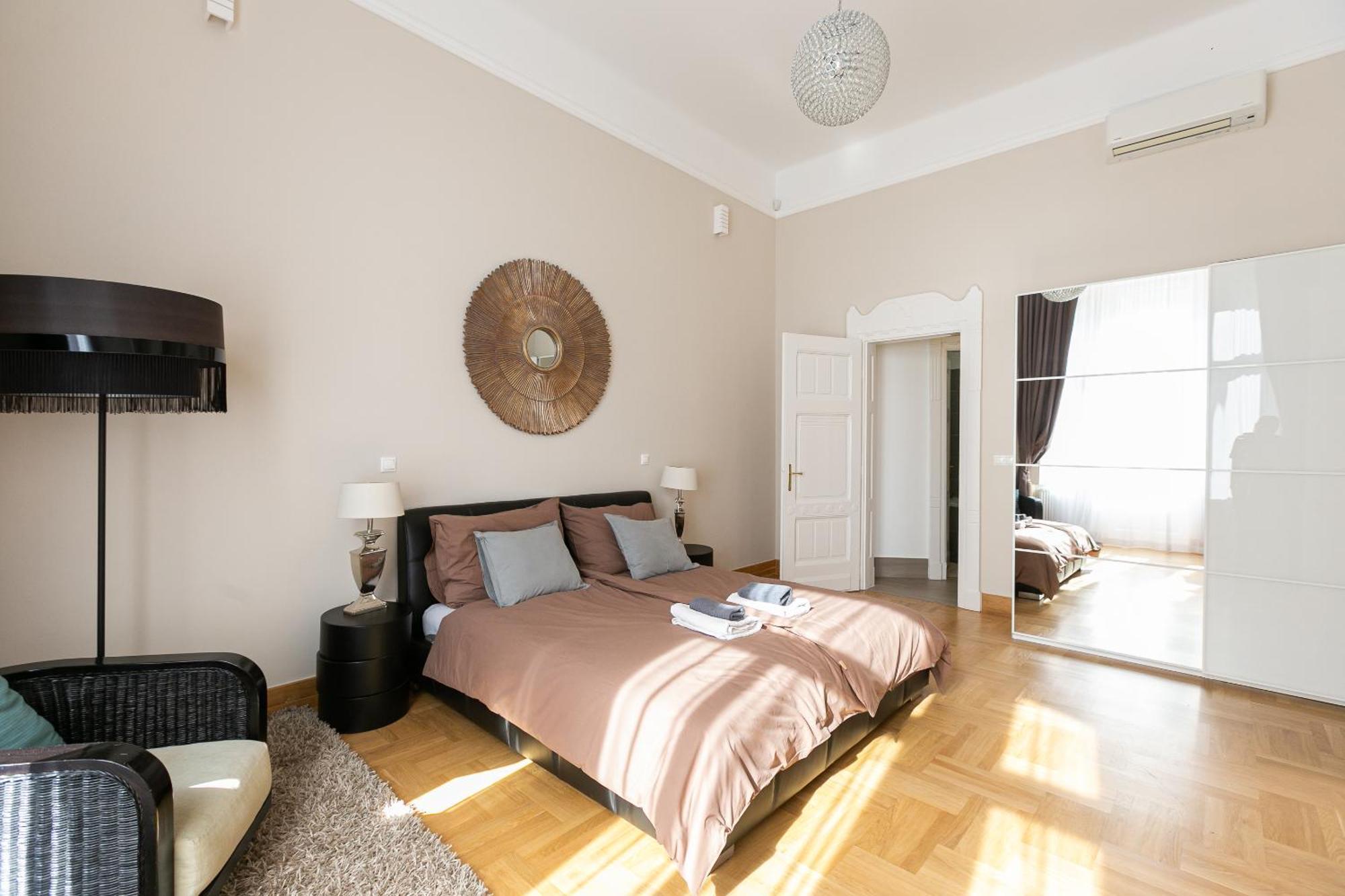 Bakats Ter With Balcony Overlooking Church Square Apartment Budapest