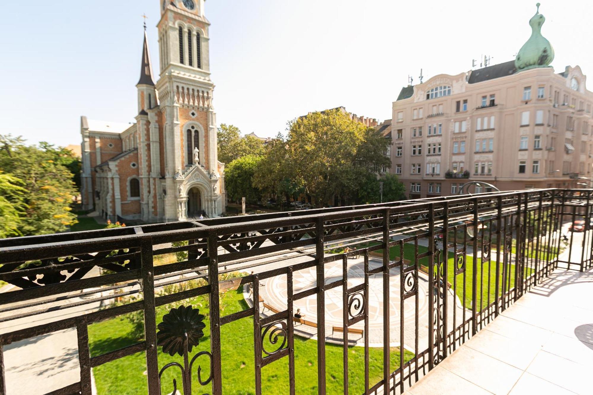 Bakats Ter With Balcony Overlooking Church Square Apartment Budapest