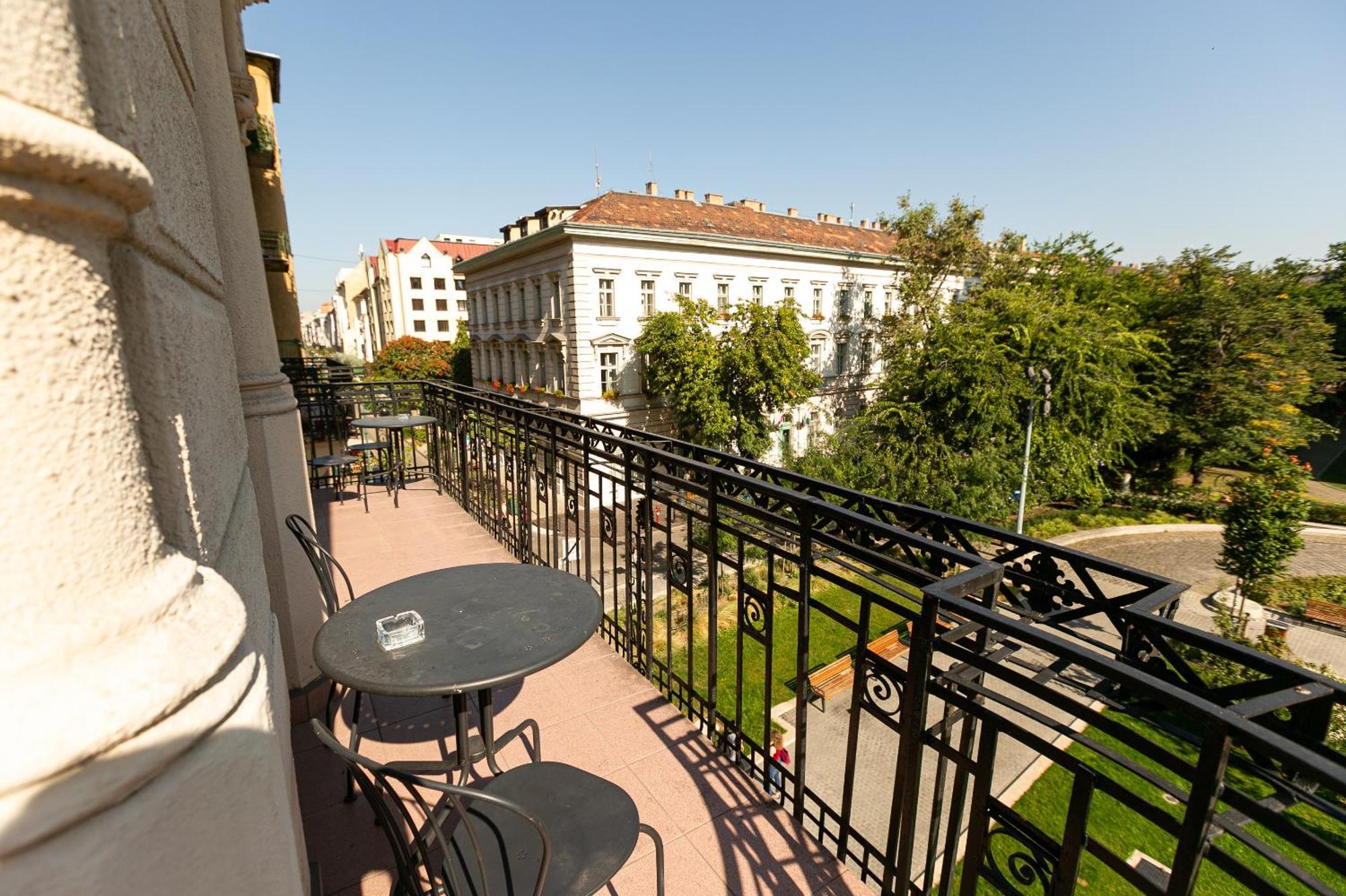 Bakats Ter With Balcony Overlooking Church Square *