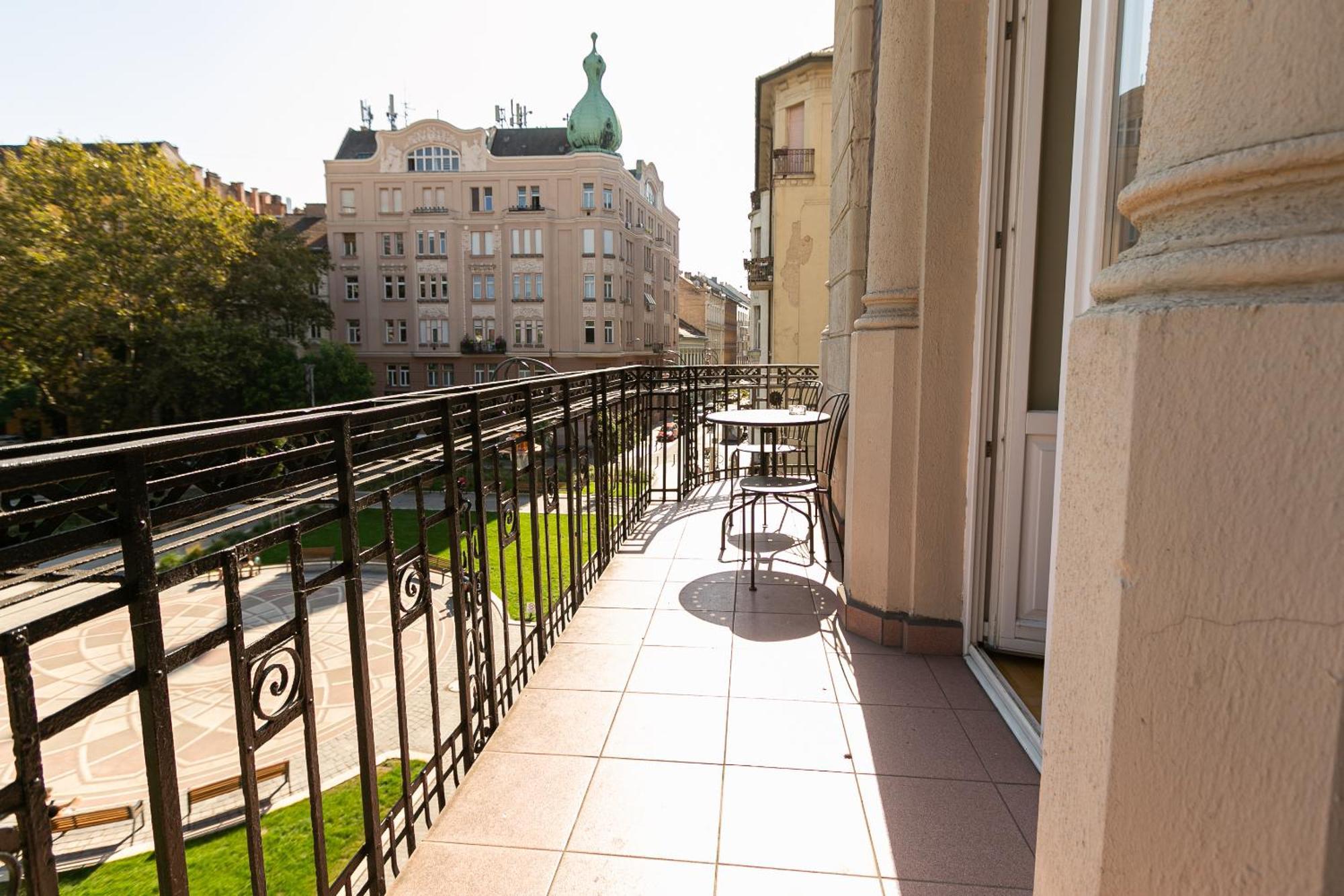 Bakats Ter With Balcony Overlooking Church Square Apartment Budapest